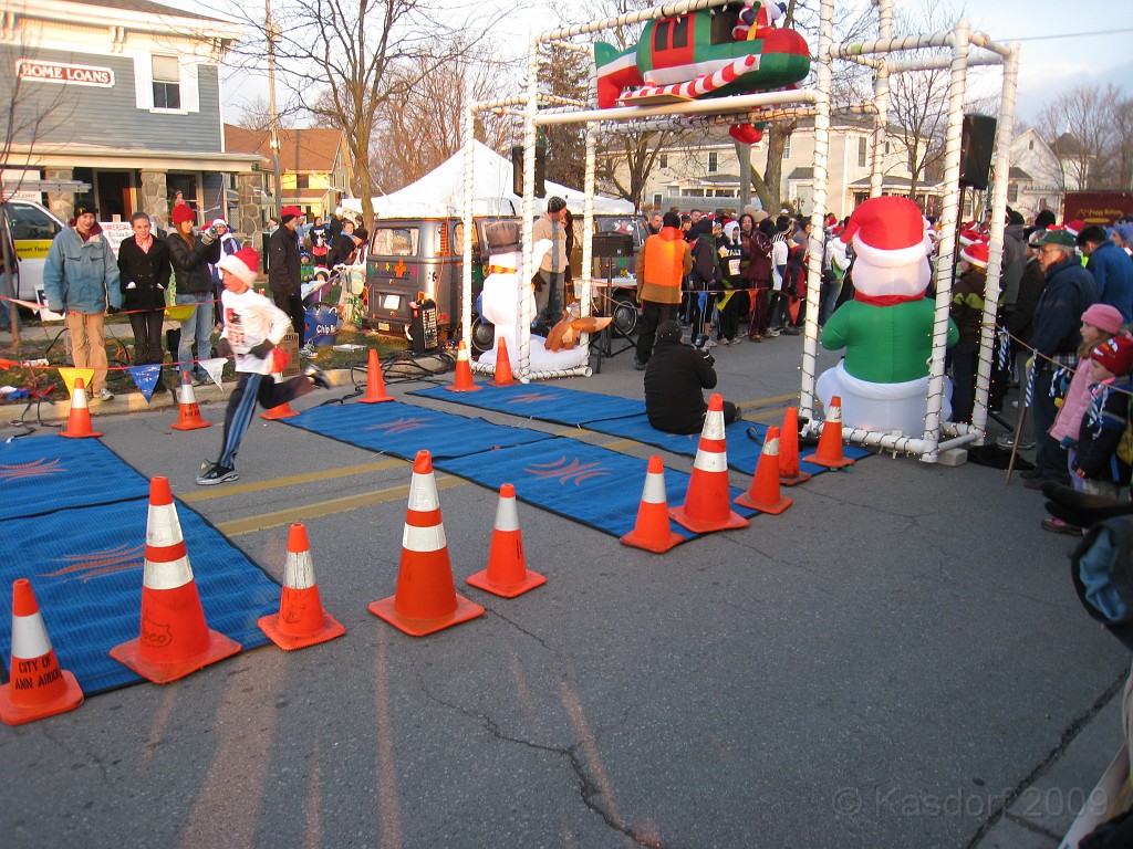 Holiday Hustle 5K 2009 145.jpg - The 2009 running of the Holiday Hustle 5K put on by Running Fit in Dexter Michigan on a sunny but 28 degree on December 5, 2009.
